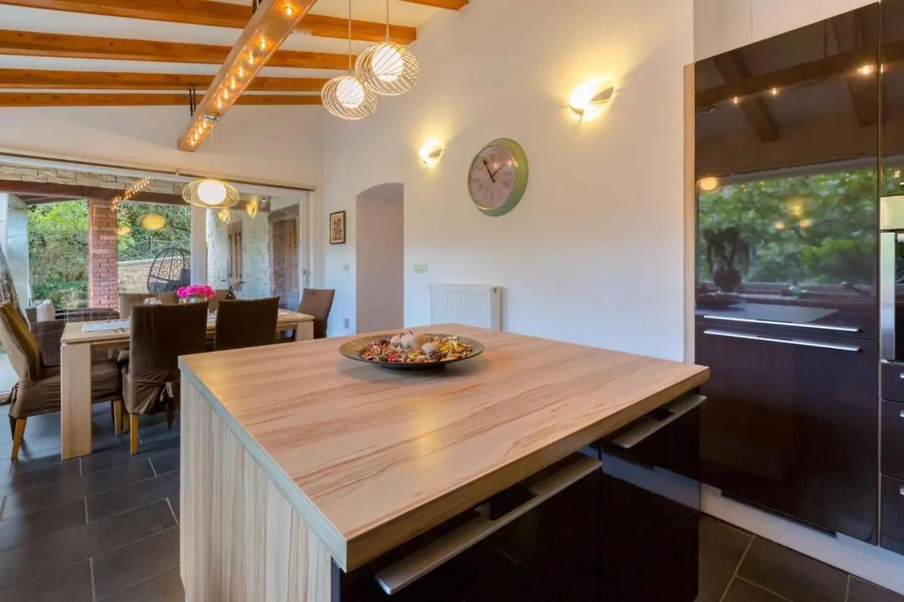 Holiday Home In Krizisce 40737 Croacia
